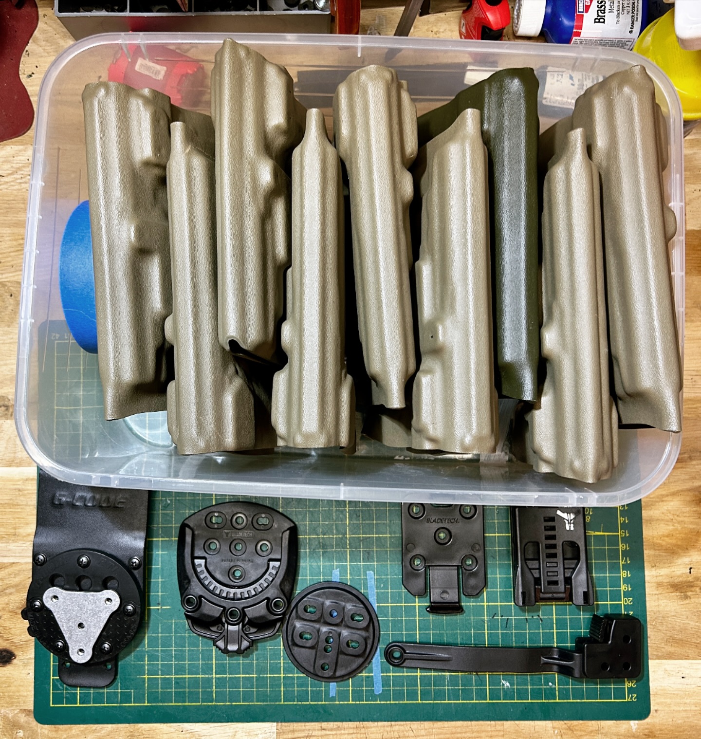 Belle série en vue pour l’armée suisse 🇨🇭#holster #kydex #kydexholster #swissarmy #armeesuisse #atelier #artisan #p75 #p220
