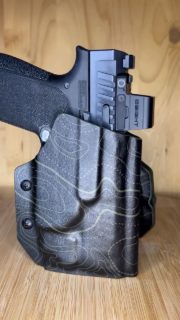 Holster pour Canik MC9 Prime / Nitecore NPL25 et son double porte-chargeur universel 9mm.
Kydex Topo Map Black/Green OD.
Monter sur Tech-Mount pour le holster.
Tek Lok pour le porte-chargeur, rétention réglable par clé Allen de chaque côté.@canik @nitecoreflashlight #kydex #holster #kydexholster #holstermaker #kydexprotec #madeinswitzerland #artisan #swissmade