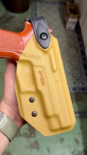 Holster OWB pour P220 de l’armée suisse.
- Bride de sécurité Level 2 SLS Safariland
- Fixation G-Code 35, inclinaison réglable#kydexholster #swissarmy #kydexprotec #madeinswitzerland #holstermaker