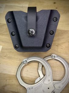 Porte-menotte (handcuffs) en kydex, pour les pros