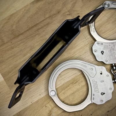 Porte-menotte (handcuffs) en kydex, pour les pros