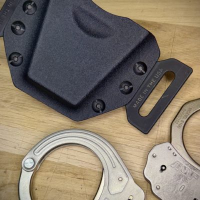 Porte-menotte (handcuffs) en kydex, pour les pros