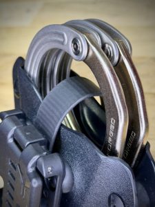 Porte-menotte (handcuffs) en kydex, pour les pros