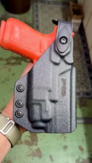 Holster OWB pour G19 / TLR7a/x
- Kydex 2,4mm (0.93")
- Bride de sécurité Level 2 SLS Safariland
- Renfort en kydex 2mm (0.8") afin d’éviter toute torsion lors de l’activation de la bride de sécurité
- Fixation Tek Lok avec Spacer
- Découpe Optic Ready
- Rétention propre et net#kydexholster #artisan #madeinswitzerland #holstermaker #fdo